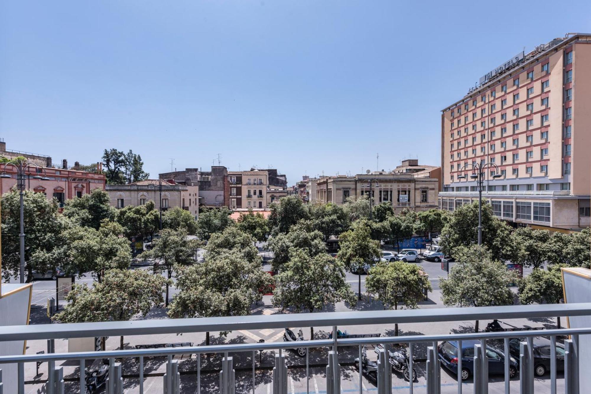 Ferrini Home - Suites Катания Экстерьер фото